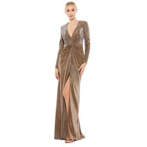 Macduggal METALLIC TWIST FRONT PLUNGING LONG SLEEVE GOWN size 2